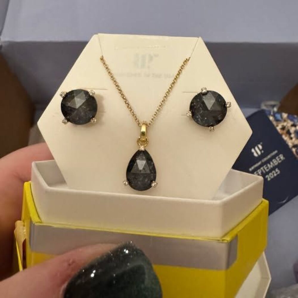 Bomb Party Studs Earrings & Necklace Set - ER2167 - "Wildflowers in the Wind"